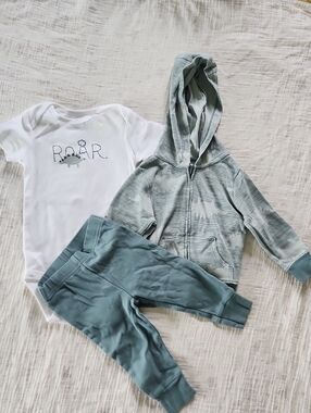 Dinosaur Bundle 6-9m Size Child Of Mine